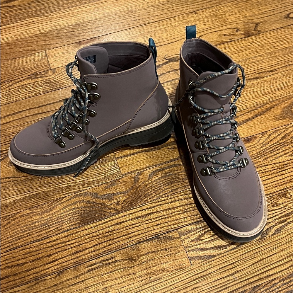 HOST PICK 🎉🎉 Teva Women’s Fashion Lace Up Boots, TTS, Size 9 - Picture 9 of 12